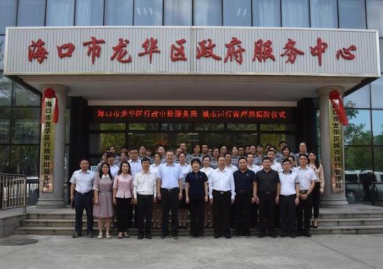 龙华区行政审批服务局局长