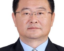 黄臻